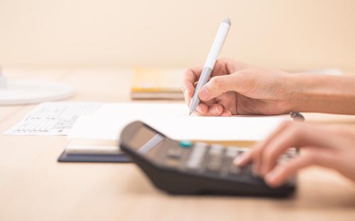 成人高考藥學(xué)類可以報考哪些學(xué)校？