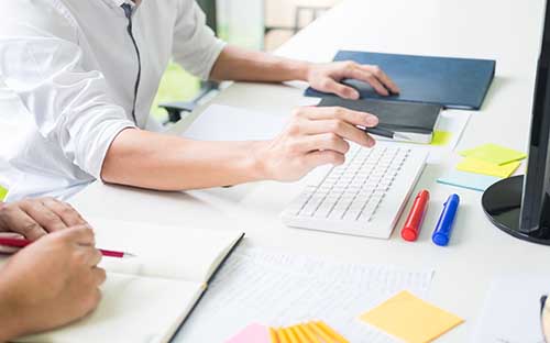 成人高考是當(dāng)?shù)卮髮W(xué)安排的嗎？