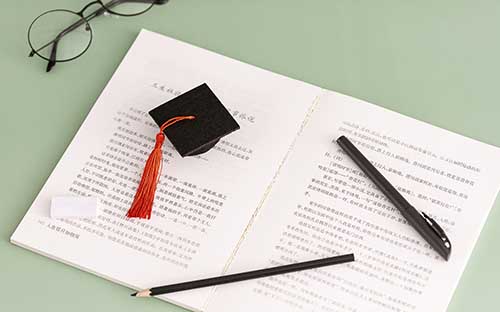 成人高考的學(xué)信網(wǎng)由誰來注冊？