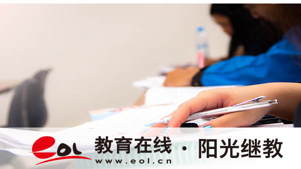 成人高考英語試卷分?jǐn)?shù)怎么分配的？有官方教材嗎？