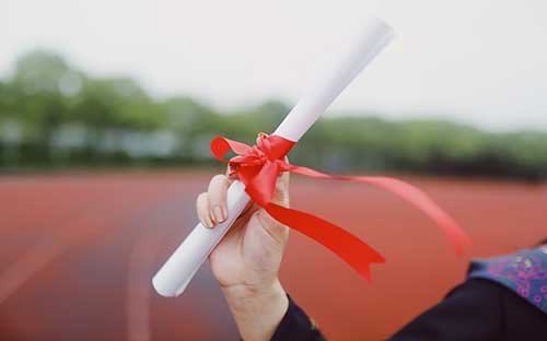 成人高考的報(bào)名資料是哪些？沒有基礎(chǔ)考試能過嗎？