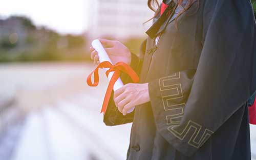 長海縣學(xué)歷提升去哪個(gè)機(jī)構(gòu)中心辦理？成考與自考有何區(qū)別？