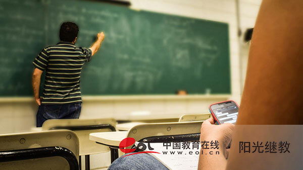 成人高考在網(wǎng)絡(luò)上報名費用多少呢？怎么報名呀？