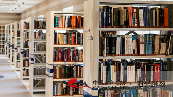 現(xiàn)在報(bào)名成人高考簡(jiǎn)單嗎？有指定教材嗎？