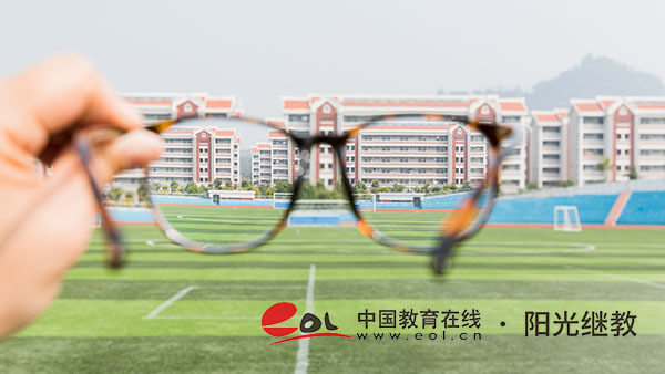 成人高考報(bào)名步驟是怎樣的？要填寫哪些資料？