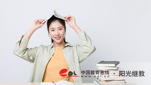 成人高考哪里報(bào)名好？需要注意哪些事項(xiàng)？
