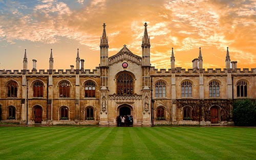 英國留學國際商務(wù)大學排名 英國碩士申請流程
