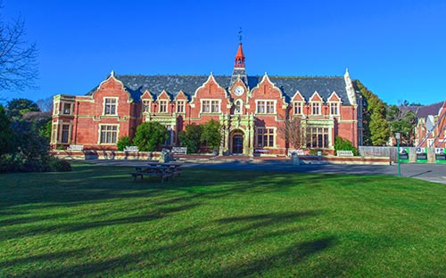 加拿大大學留學每年費用 多倫多大學回國相當于國內的大學