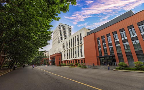 米蘭理工大學(xué)建筑學(xué)留學(xué)費(fèi)用多少一年？米蘭理工大學(xué)建筑學(xué)專業(yè)怎么樣？