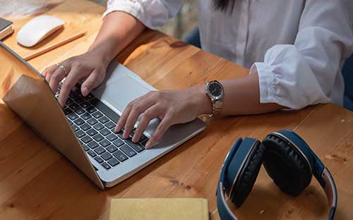 新疆伊犁自考本科怎么報(bào)名？考哪些科目？