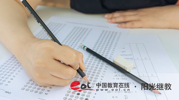 自考只能在電腦上報名嗎？怎么自學？