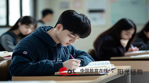 四川瀘州報(bào)名自考要多少錢？要注意哪些？